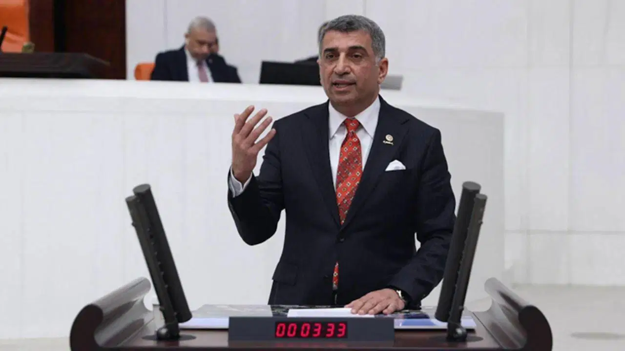 CHP’li Gürsel Erol’un ‘çerçeve yasa’ açıklamasına AKP yöneticisinden tebrik: ‘Gurur duydum, ağzısına yüreğinize sağlık’
