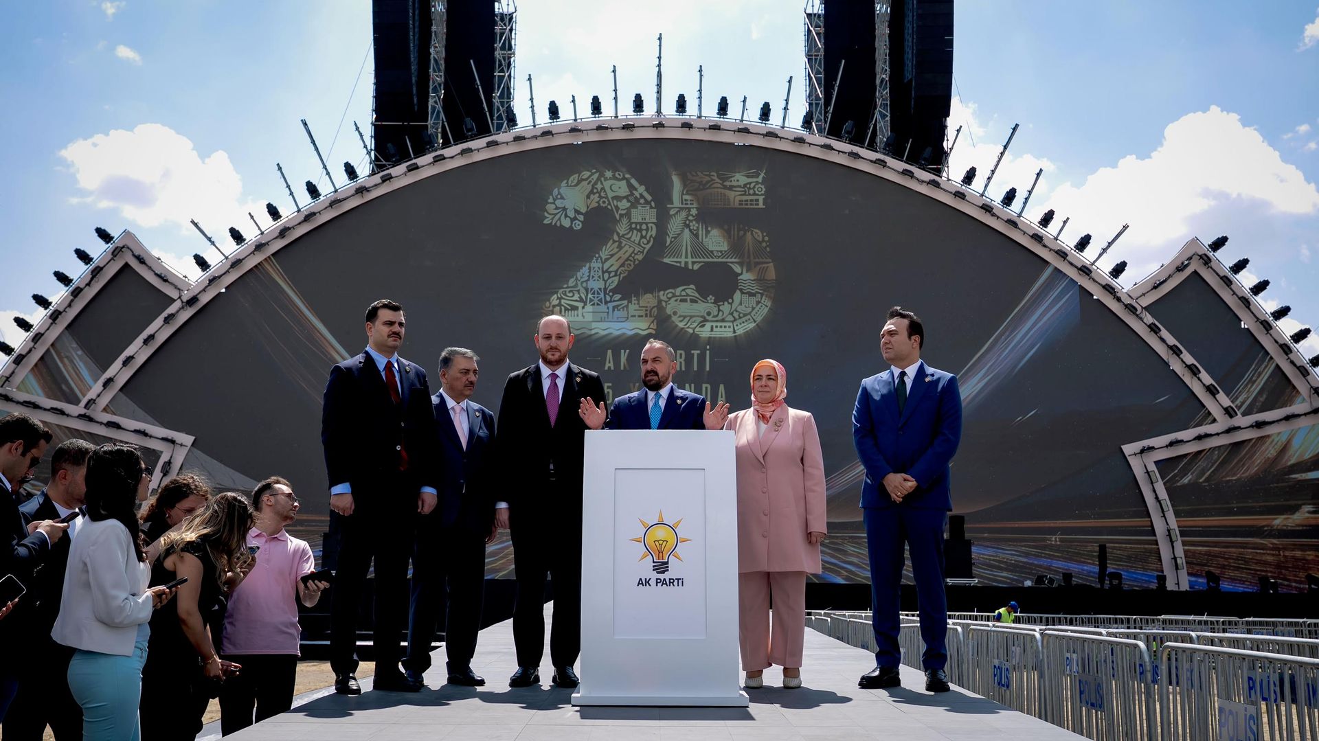 AK Parti 25. Yıl Özel Mitingi: Ankara’da hazırlıklar tamamlandı, 100 bin kişiye davetiye gönderildi