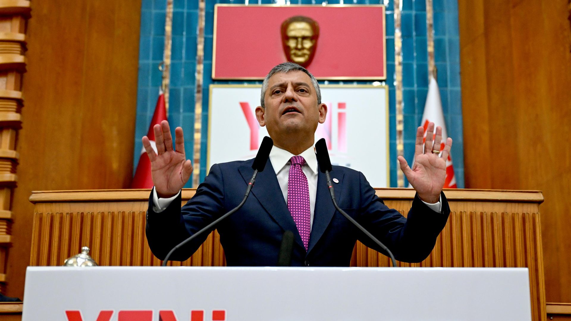 Özgür Özel: Melih Meriç’e yönelik alçak saldırıyı lanetliyorum